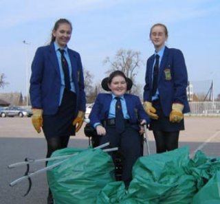 middlewichhighschoollitterpickoctober2004.jpg