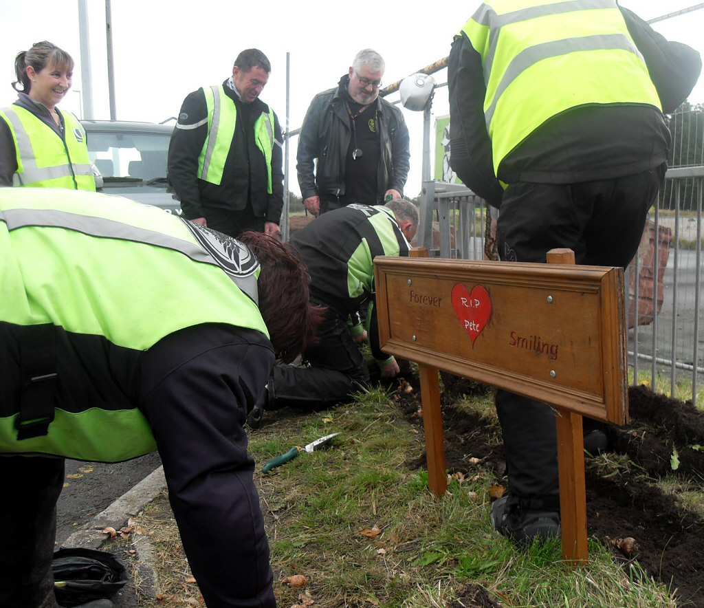 Meanwhile down Booth Lane, Maxine lead a team bulb planting by Peter's memorial plaque assisted by MCC.
