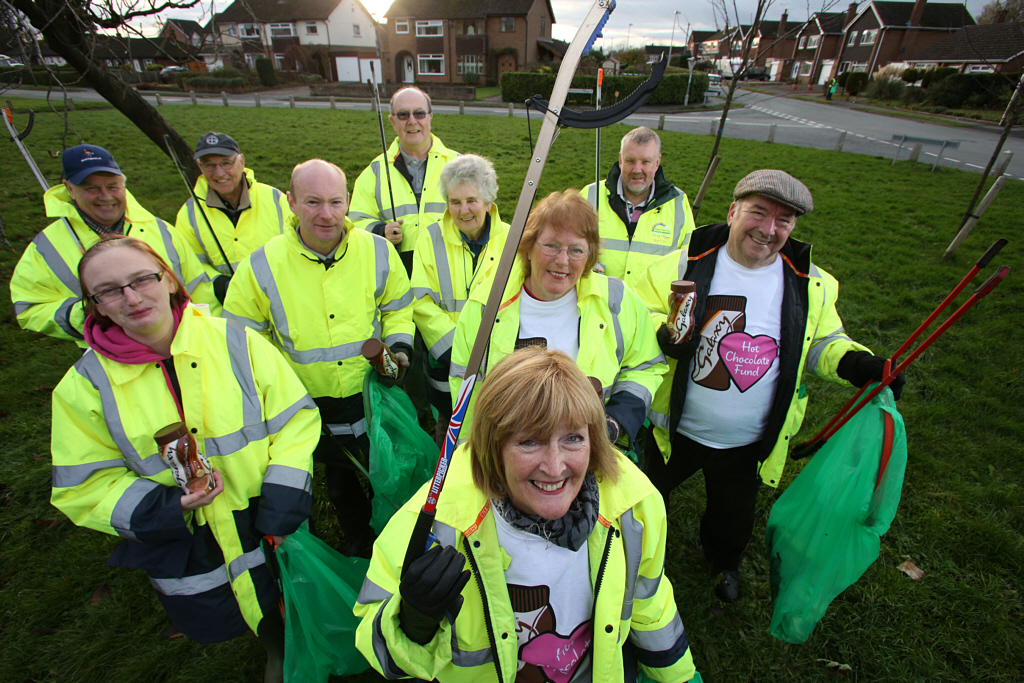 Our Galaxy Hot Chocolate litter pick celebrating the £300 donation from Galaxy towards the cost of new equipment.  We all enjoyed a cup of hot chocolate and mince pies provided by Janet.
Full details about the donation appear in our press release.
